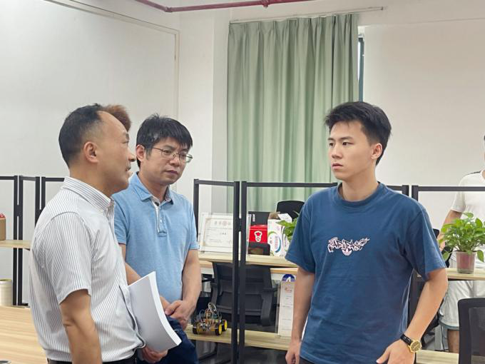 曹院长与创业学生交流项目 曹院长与创业学生交流项目
